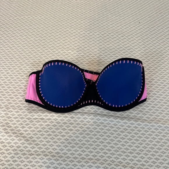 VICTORIA'S SECRET - 34C Colorblock Bikini Top Only - Picture 1 of 3